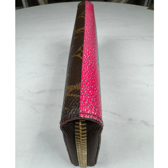 Louis Vuitton Monogram Canvas Evasion Illustre Zippy Wallet - Picture 4 of 12